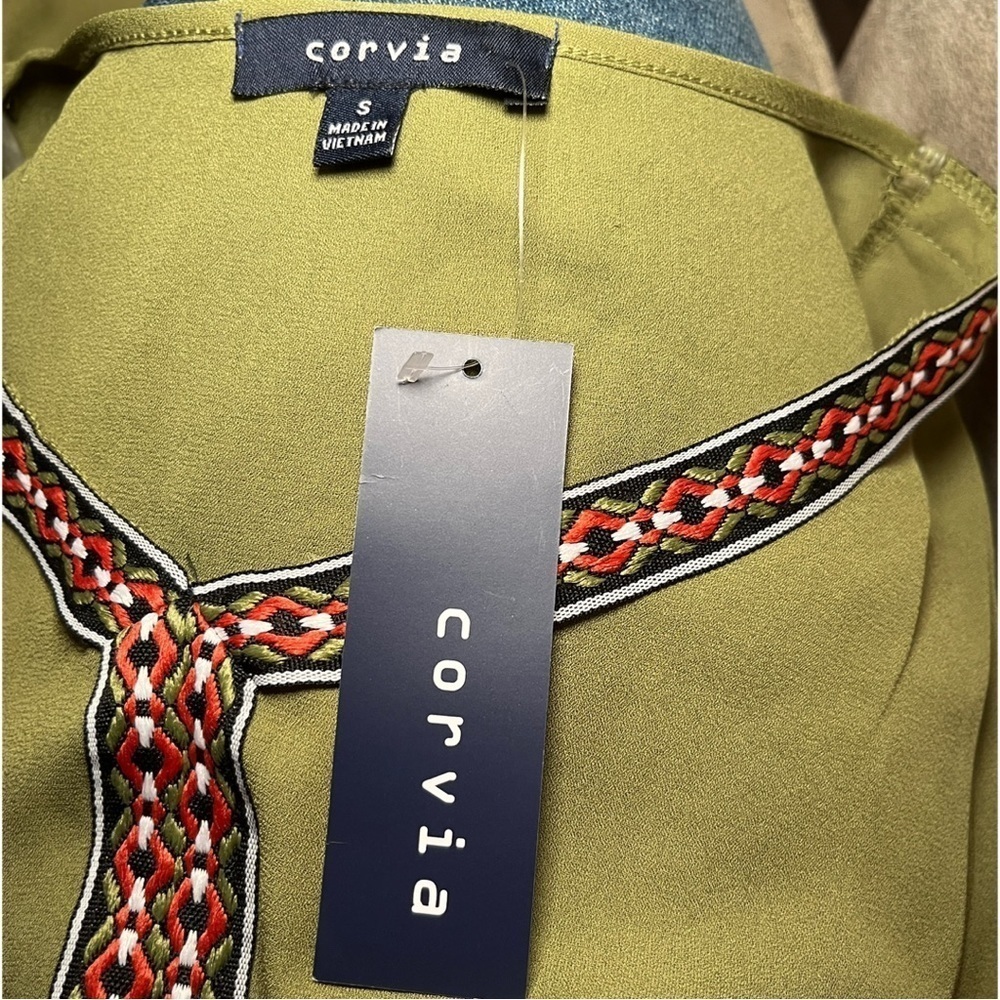 🎁 NWT CORVIA Boho olive green embroidered top Size Small​​​​​​​ - Picture 3 of 6